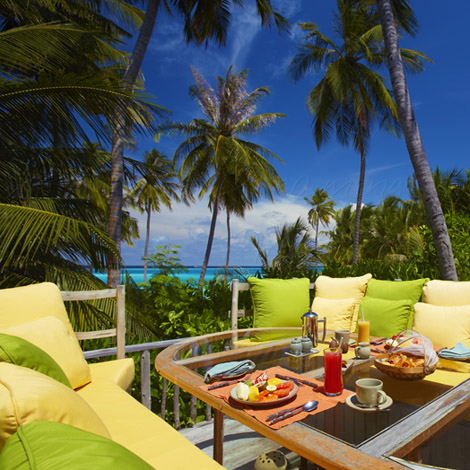 Gili Lankanfushi Maldives moments favoris Manger à la Table 360 perchée dans les cocotiers avec vues panoramiques sur les jardins et le lagon