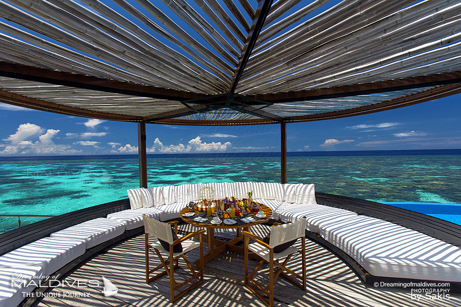 Hôtel W Maldives Petit-Déjeuner sur la Terrasse de la Suite Pilotis Extreme WOW Ocean Haven