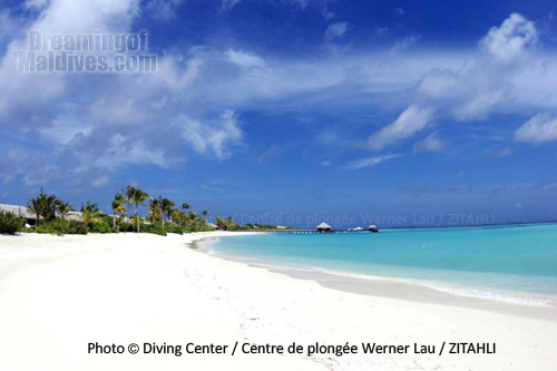 La plage de sable fin et son magnifique lagon. Zitahli Kuda-Funafaru