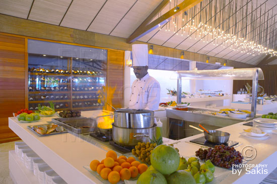 Lily Beach Maldives - Restaurant Principal Lily Maa et ses grands Buffets