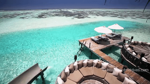 Glisser dans le Lagon depuis le toboggan de la Private Reserve à Gili Lankanfushi