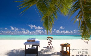 Photo Of The Day : Anybody wants a Massage on the Beach ?
