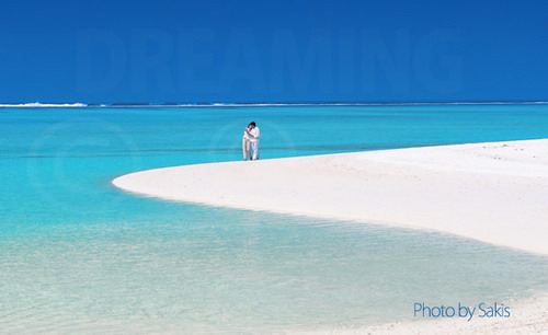 Maldives couple in honeymoon