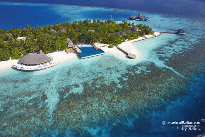 Huvafen Fushi Aerial View - CELSIUS Restaurant, UMBAR infinity Pool and LONU VEYO Floatation Pool. Photo 2
