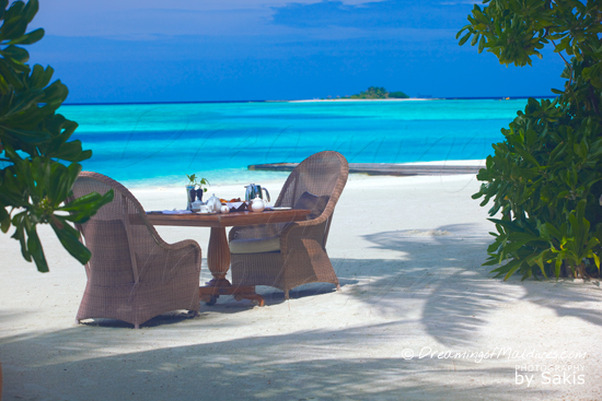 Naladhu Maldives - Photo Gallery. Breakfast on the beach