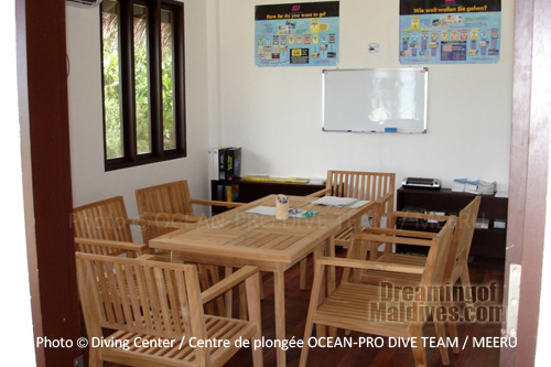 Zitahli Kuda-Funafaru . Werner Lau Diving center classroom
