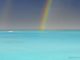 Arc-en-ciel sur une petite île des Maldives