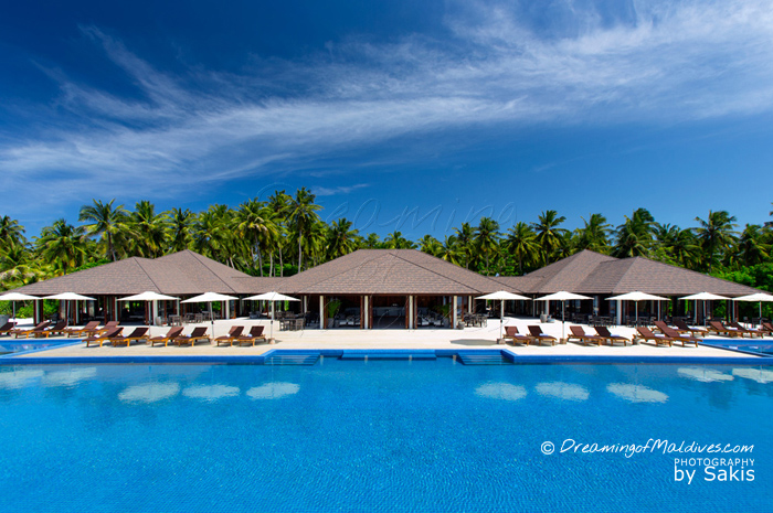 Atmosphere Kanifushi Maldives - La piscine et le Bar de jour Atmosphere Kanifushi Maldives - La piscine et le Bar de jour