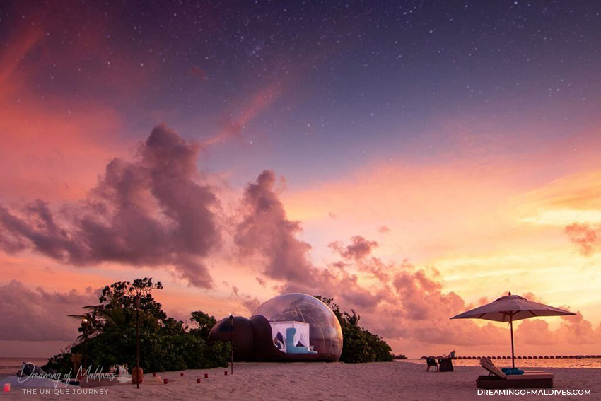 10 Lieux Extraordinaires À Voir Aux Maldives chambre Luxueuse en forme de bulle sur la plage de Finolhu Maldives