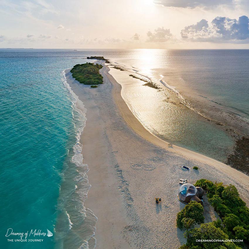 10 Lieux Extraordinaires À Voir Aux Maldives chambre Luxueuse en forme de bulle sur la plage de Finolhu Maldives