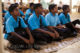 Les ecoliers de l'ile de Maahlos, nouvelle "Police des Recifs" ecoutent avec attention leur President, Mr Mohamed Nasheed