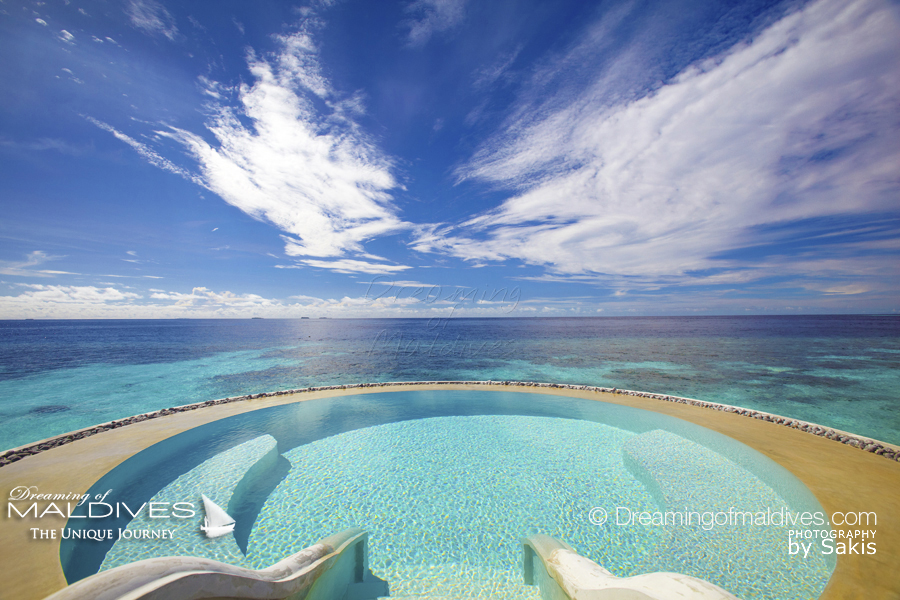 LONU VEYO La Piscine d'Eau De Mer Posée sur Lagon à Per Aquum Huvafen Fushi