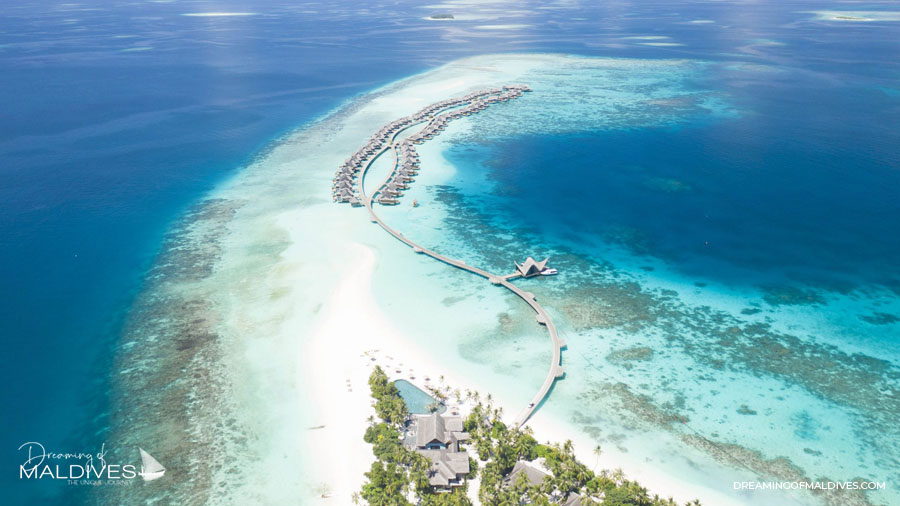 vue aérienne Joali Maldives la jetée d'arrivée et le bar