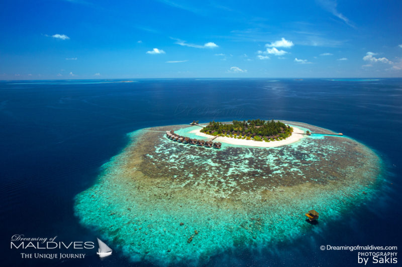 île hôtel avec récifs à proximité immédiate tout autour 
pour un Snorkeling extraordinaire