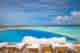 Lily Beach Maldives - Vue sur les water Villas depuis a piscine du bar Aqua