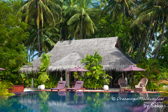 Galerie de Photos Naladhu Maldives - La piscine et salle de fitness Galerie de Photos Naladhu Maldives - La piscine et salle de fitness