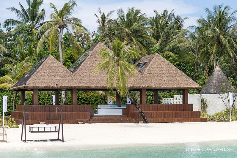 10 Lieux Extraordinaires À Voir Aux Maldives La patinoire à glace au Jumeirah Vittaveli
