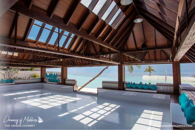 10 Lieux Extraordinaires À Voir Aux Maldives La patinoire à glace au Jumeirah Vittaveli