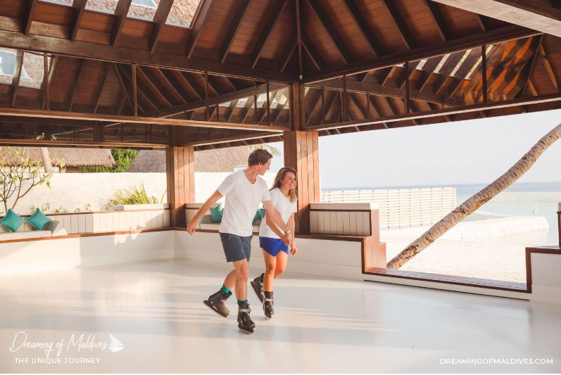 10 Lieux Extraordinaires À Voir Aux Maldives La patinoire à glace au Jumeirah Vittaveli