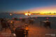 Le restaurant FIRE de w maldives pendant une soirée sur la plage