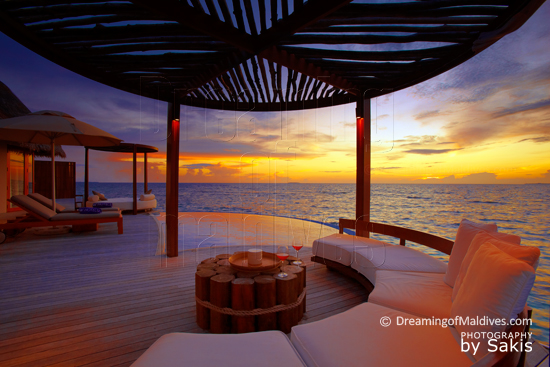 W Retreat and Spa Maldives - Ocean Haven, la Terrasse au coucher du Soleil W Retreat and Spa Maldives - Ocean Haven, la Terrasse au coucher du Soleil