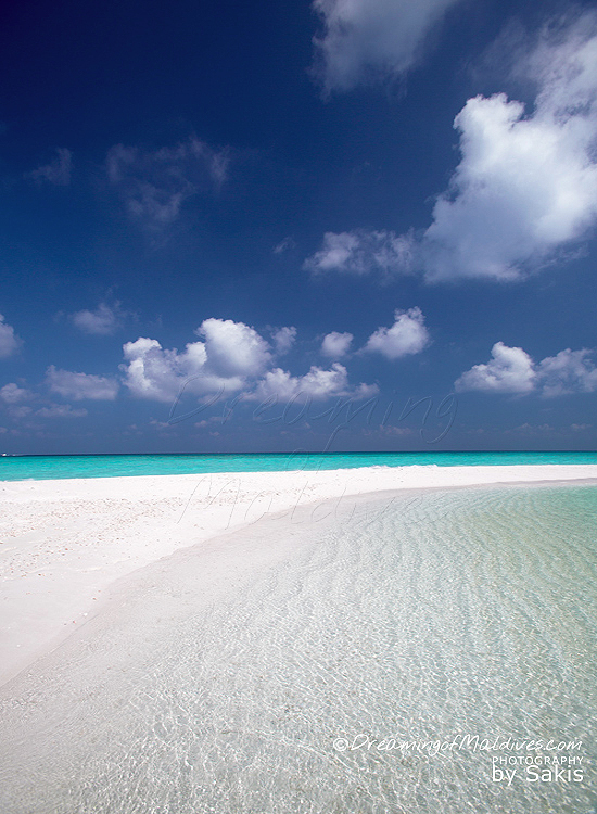 Climat des Maldives - la mousson d'Hiver avec ciel bleu et mer calme