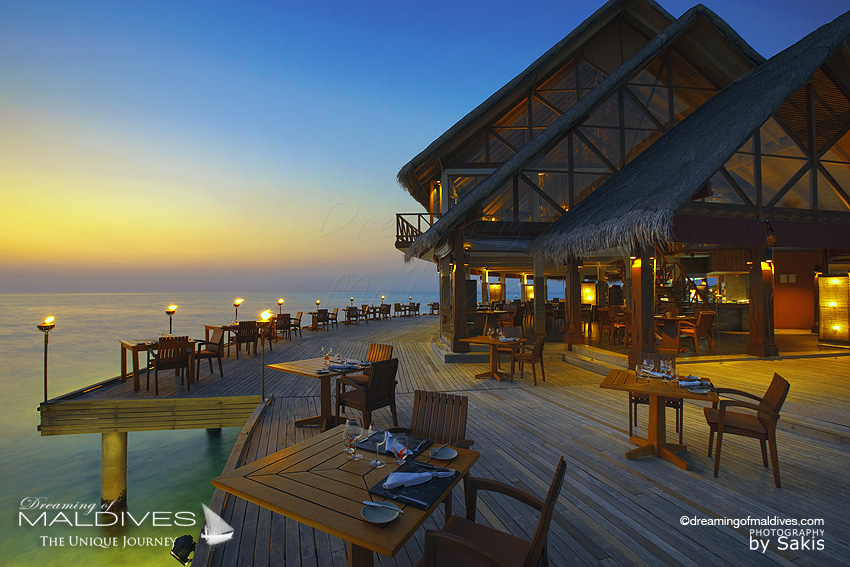 Anantara Dhigu Resort & Spa Maldives La terrasse du restaurant Fuddan sur le lagon