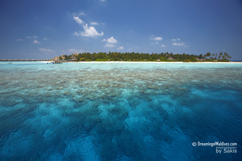 Anantara Kihavah Maldives L'île vue depuis ses magnifiques récifs