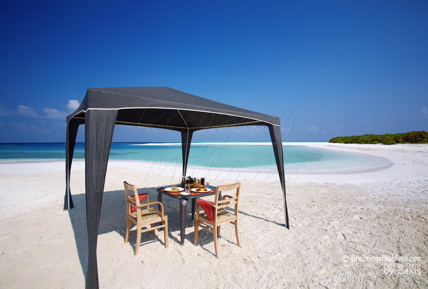 Anantara Kihavah Maldives Déjeuner seuls sur la plage