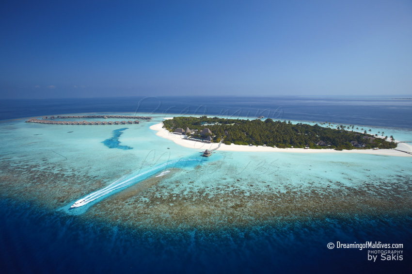 Anantara Kihavah Maldives Vue Aérienne de l'île et son entrée via la passe