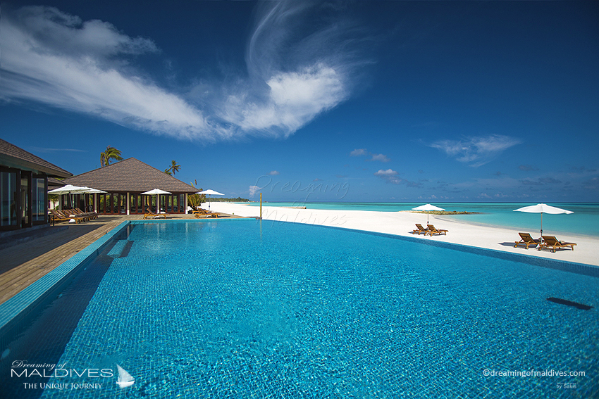 Atmosphere Kanifushi Maldives piscine en bord de lagon