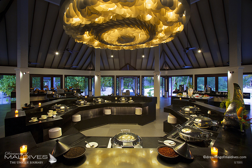 Hôtel Atmosphere Kanifushi Maldives Buffet du restaurant Spice Tout-Inclus
