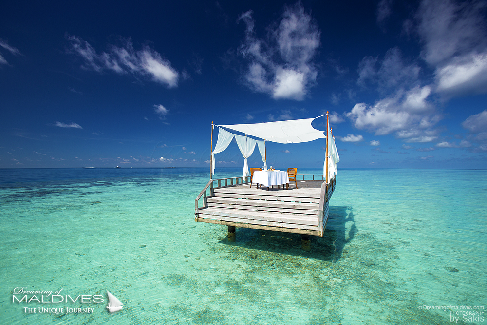 Baros Maldives Le Piano au milieu du lagon