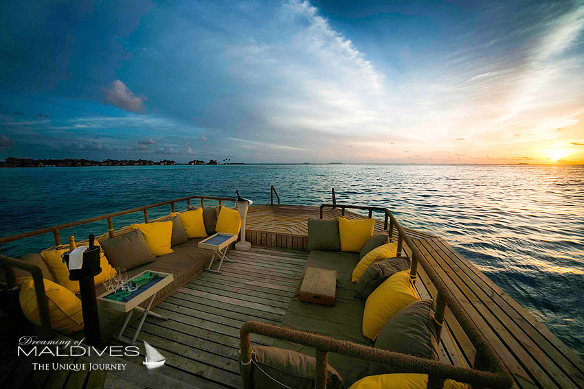 Gili Lankanfushi Maldives La Terrasse flottante au milieu du lagon