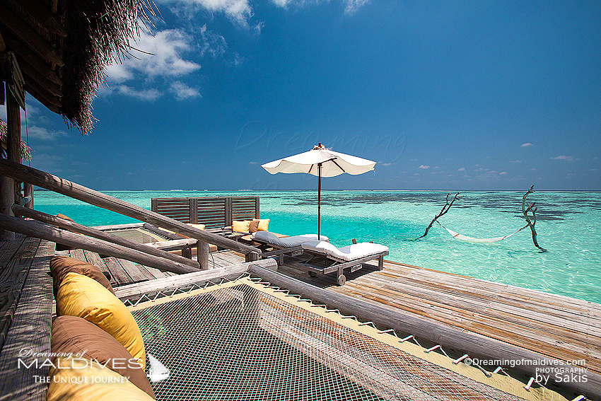 Gili Lankanfushi Maldives Terrasse avec Hamacs suspendus des Villas sur pilotis Crusoe Residence