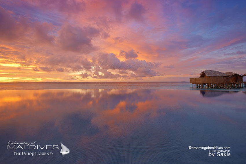 Hôtel Lily Beach Maldives Piscine de l'Hôtel au coucher de soleil