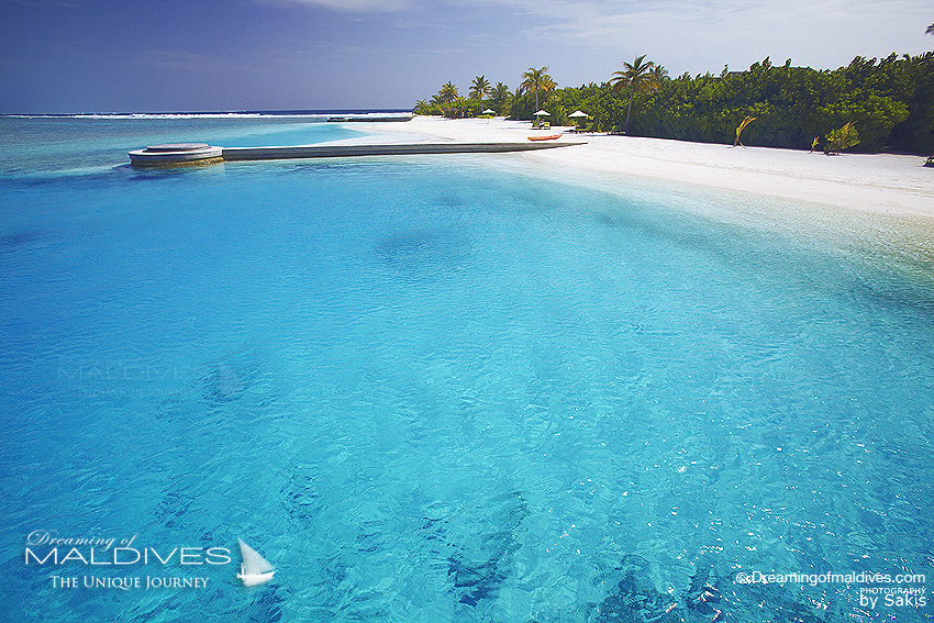 Naladhu Maldives Vue depuis le lagon vers la plage