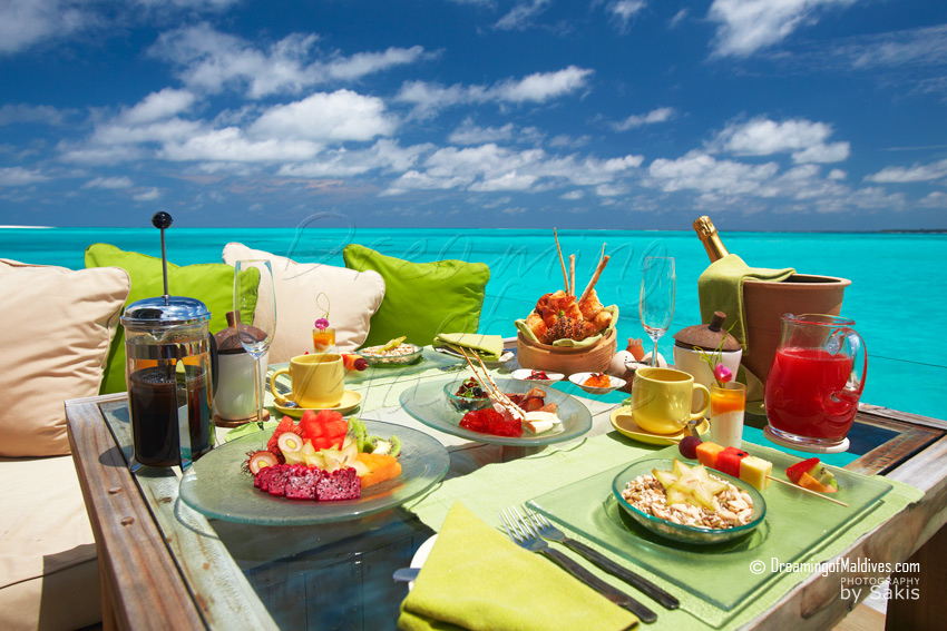 Six Senses Laamu Maldives Petit-Déjeuner sur la terrasse d'une Villa Pilotis