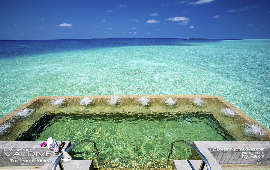 Le jacuzzi du Spa de l'hôtel Velassaru Maldives