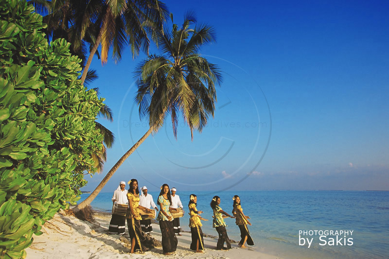 Maldives Danseuses et groupe de Bodu Beru, Danse et Musique traditionnelles des Maldives