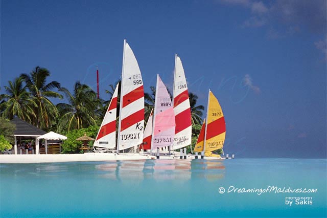 emplacement hôtel Holiday Island Resort Ari Atoll