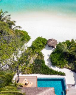 Waking up in your private luxury beach villa with nothing but the sound of the ocean ad the promise of a long lazy Sunday!
Photography @impressionsphotobysakis  #slowlife #lazysundays #maldives #maldivesislands #luxurytravel #luxuryresort #luxuryhotel #paradise #luxuryvilla #luxurylife #luxuryliving #barosmaldives #indianocean