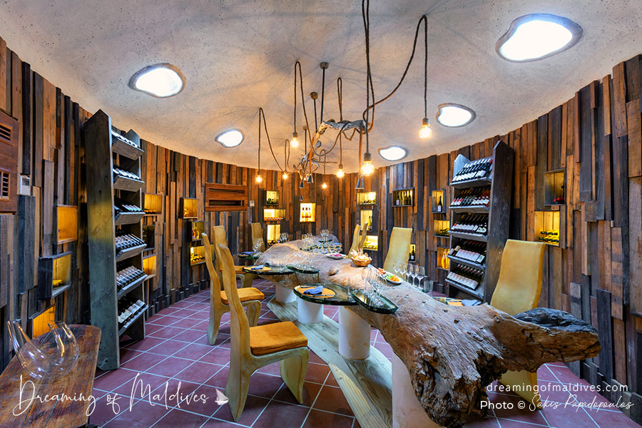 La cave a vin souterraine. MAINTENANT