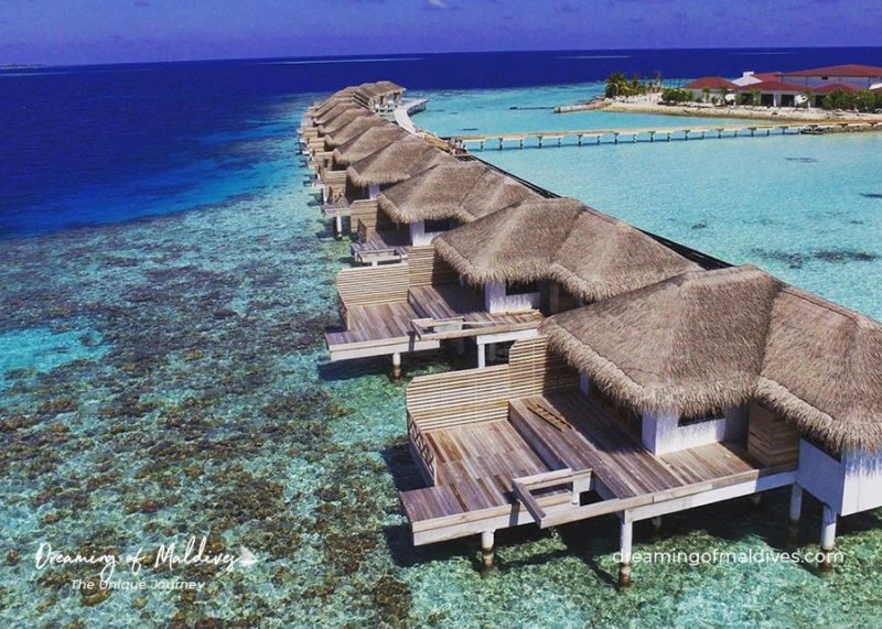 Villas sur pilotis. Cocogiri Island Resort