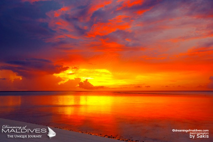 Coucher de Soleil aux Maldives pendant la saison des pluies