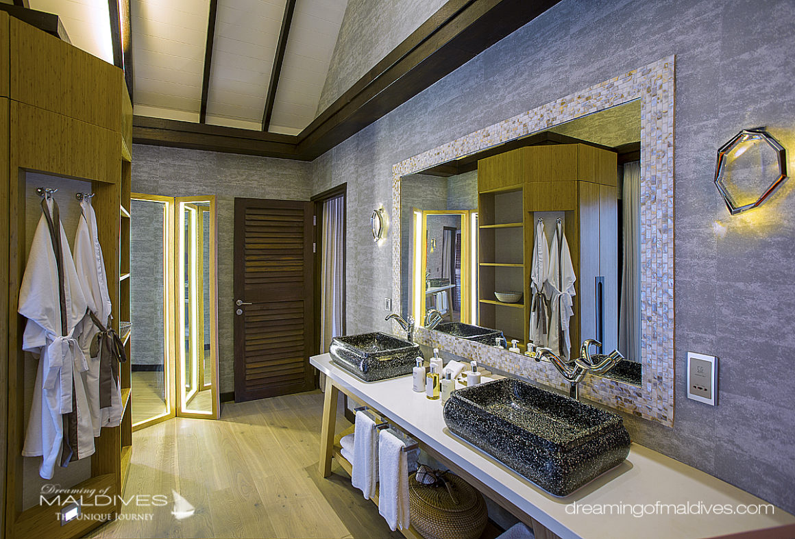Earth Villa . Salle de Bain OZEN at Maadhoo Le premier Hôtel Tout Inclu Ultra Luxueux des Maldives