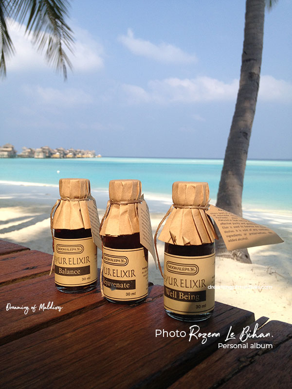 Encore et toujours au petit-déjeuner sur la table avec LA vue