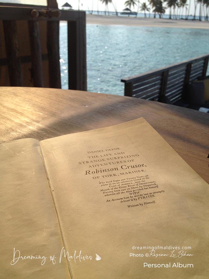 VOUS VIVEZ TOUJOURS COMME ROBINSON CRUSOÉ, RELISEZ LE LIVRE QUAND VOUS ÊTES DANS VOTRE VILLA