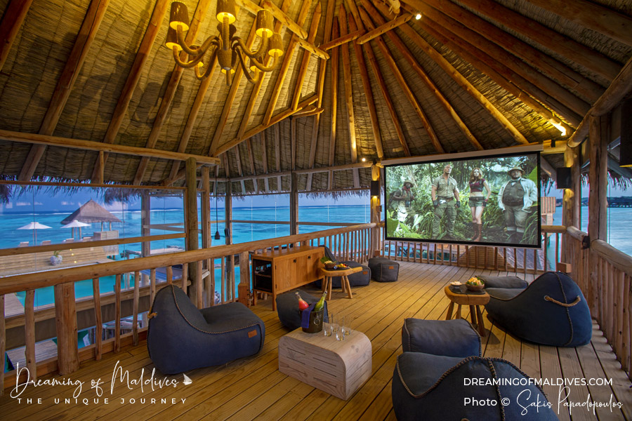 Le cinéma de la Private Reserve situé à l'étage Gili lankanfushi maldives