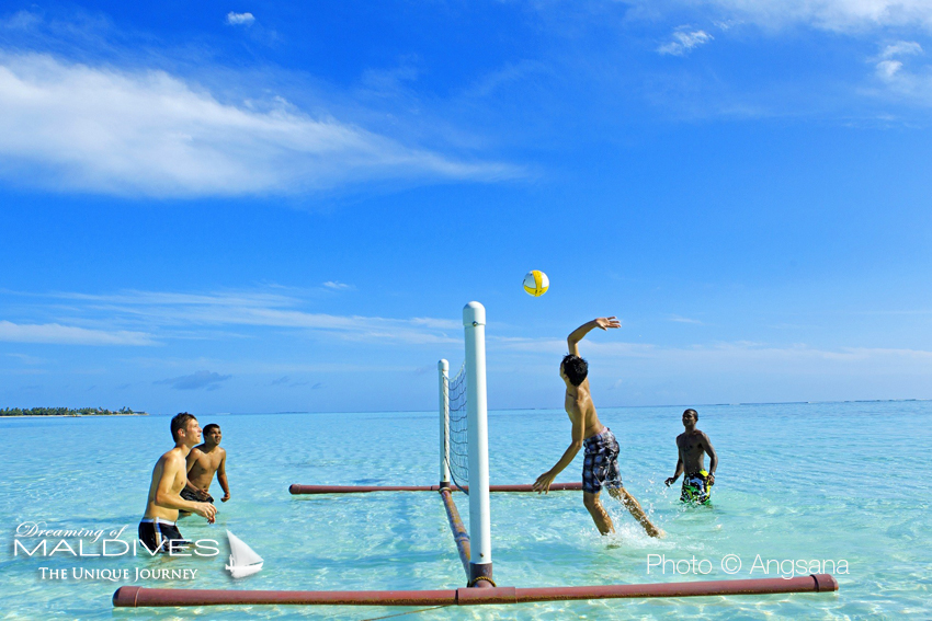 Le Terrain De Volley Ball Flottant Sur Le Lagon à Angsana Velavaru